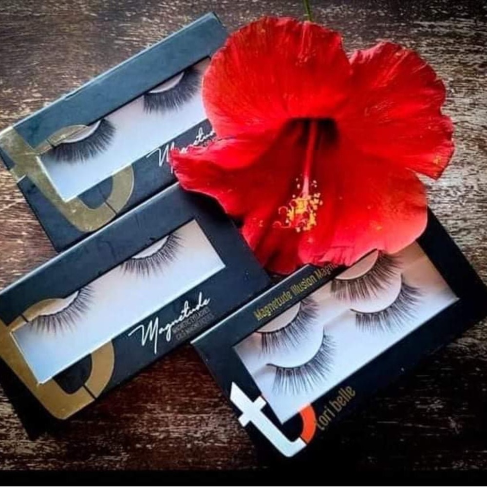 The original magnetic liner and lashes!